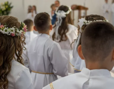 Miniatura: Rodzina doniosła na prezent komunijny....