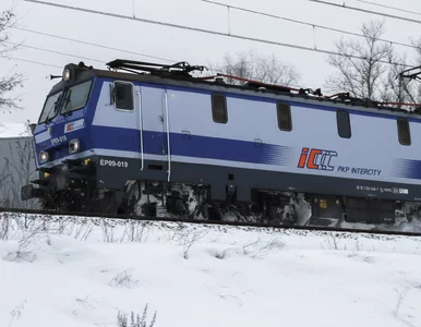 Miniatura: Trudny poranek na kolei. Turyści czekają...