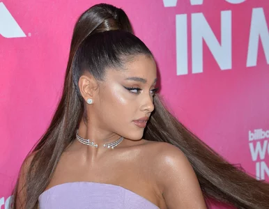 Miniatura: Ariana Grande przewróciła się na scenie....