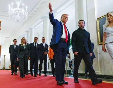 Miniatura: Mikrofony uchwyciły, co Trump wyszeptał do...