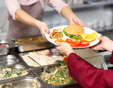 Miniatura: Darmowe obiady w polskich szkołach? Razem...