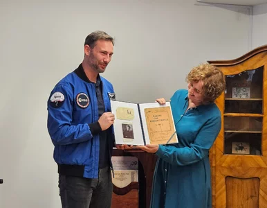 Miniatura: Te pamiątki wróciły z kosmosu do Warszawy....