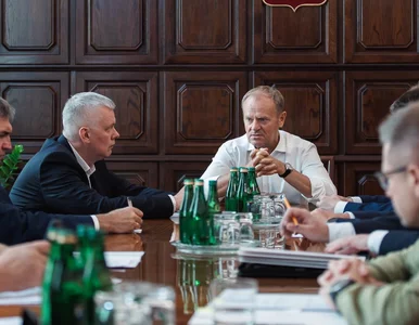 Miniatura: Potężny pożar w Ząbkach. Donald Tusk...