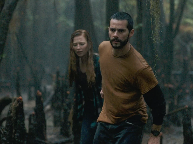 10 thrillerów na HBO Max na weekend. Te filmy i seriale wciągają bez reszty