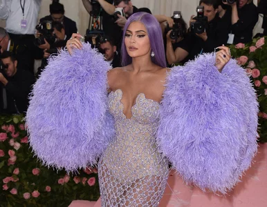 Miniatura: Kylie Jenner przebrała 1,5-roczną córkę...