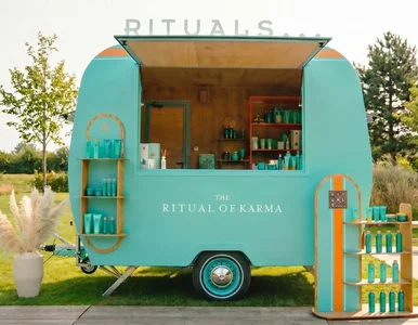 Miniatura: Rituals Karma Bus rusza w letnią trasę –...