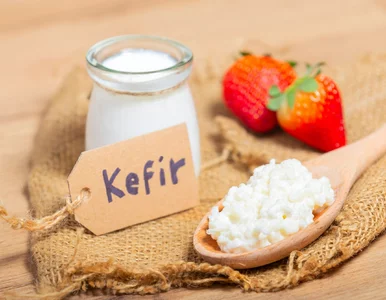 Miniatura: Ten kefir z Biedronki dietetyk wkłada do...