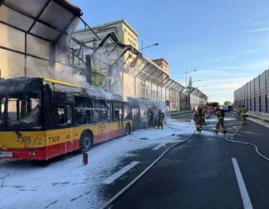 Miniatura: Pożar autobusu w Warszawie. 37 pojazdów...