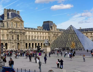 Miniatura: Kradzież w Luwrze. Francuskie media:...