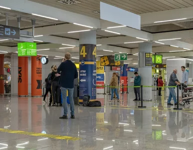 Miniatura: Dron w okolicy lotniska na Majorce....