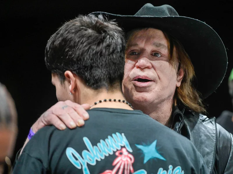 Mickey Rourke straci dach nad głową? Tak mieszkał