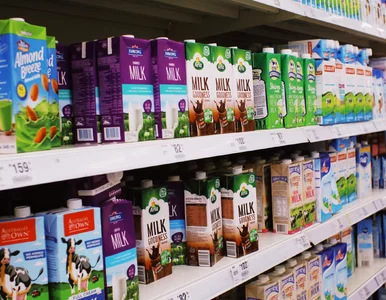 Miniatura: Mleko UHT ma złą opinię. Dietetyk wyjaśnia...