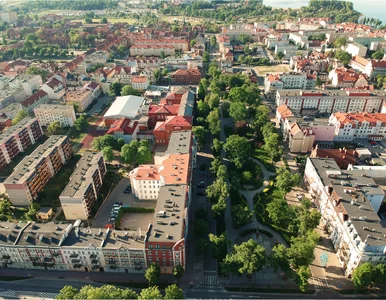 Miniatura: Mazurski gigant tnie załogę. 241 osób z...