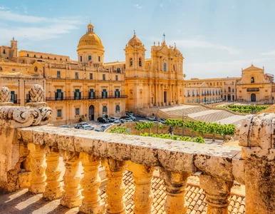 Miniatura: Miasteczko idealne. Dlaczego turyści tak...