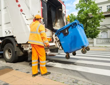 Miniatura: Ile zarabiają kierowcy śmieciarek?...