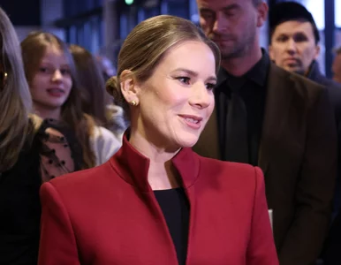 Miniatura: Sukienka Marty Nawrockiej na licytacji....