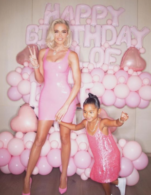 Miniatura: Khloe Kardashian dzieli się w sieci...