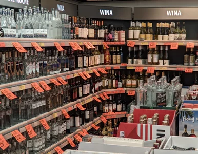 Miniatura: Nocna prohibicja. Polaków zapytano o zdanie