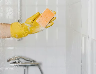 Miniatura: Wlej to na gąbkę i przetrzyj. Kabina...