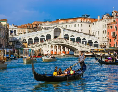 Miniatura: Wypadek w weneckim kanale. Łódź rozbiła...