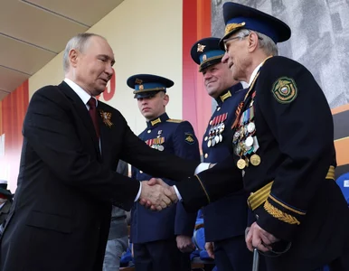 Miniatura: Rosyjski żołnierz salutował Władimirowi...