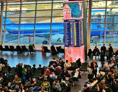 Miniatura: Trudne dni na latanie po Europie. Strajki...