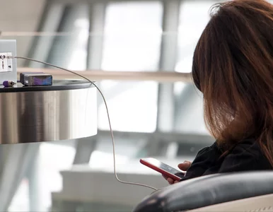 Miniatura: Kontrola telefonów na lotniskach w USA....