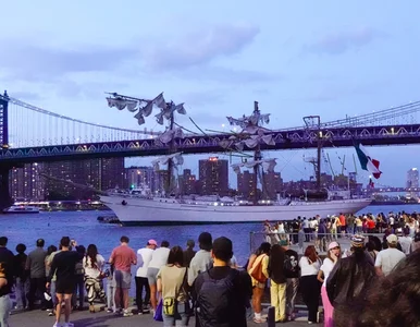 Miniatura: Meksykański statek uderzył w Most...