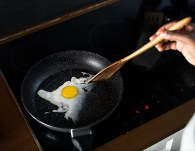 Miniatura: Ten błąd skraca życie patelni – sprawdź...