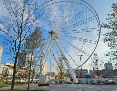 Miniatura: Ruszył montaż zimowej atrakcji Warszawy....