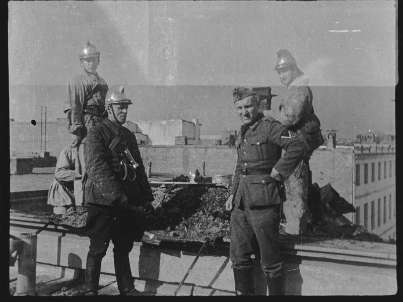 „33 zdjęcia z getta” z datą premiery na HBO Max. Syn fotografa bada historię fotografii