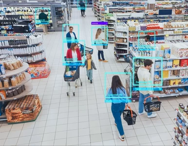 Miniatura: Z boiska do sklepu. Sieci handlowe testują...