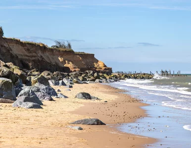 Miniatura: Woda zabiera nadmorską wioskę. Wiadomo,...
