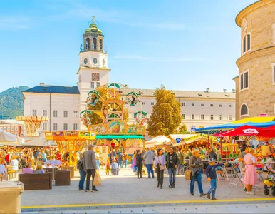 Miniatura: Rewolucja w europejskim mieście. Turyści...