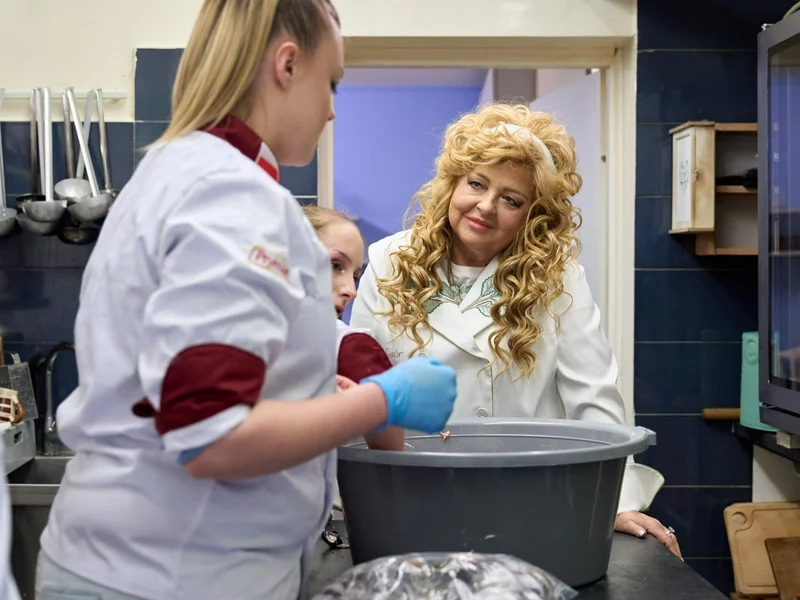 Kto płaci za „Kuchenne rewolucje”? Prawda jest... ciekawa