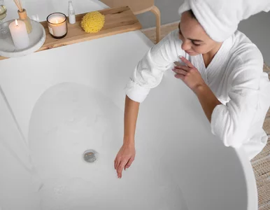 Miniatura: Przekrój cytrynę,  obtocz w białym...