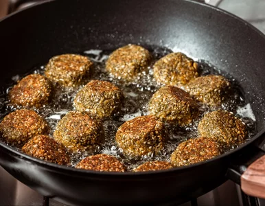 Miniatura: Na czym najlepiej smażyć? Dietetyk wskazał...