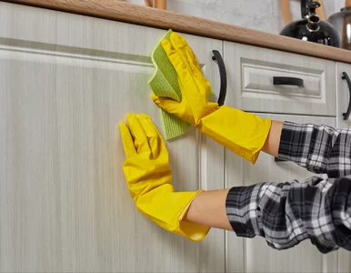 Miniatura: Masz tłuste plamy w kuchni? Ten domowy...