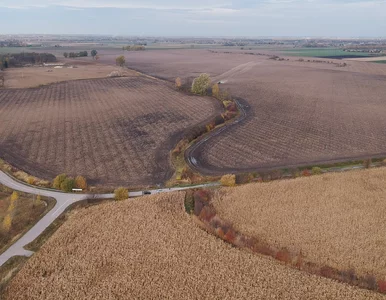 Miniatura: Mimo zakazu sprzedawali ziemię w obce...