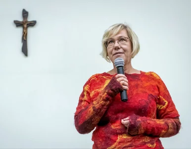 Miniatura: Krzyż wylądował w śmietniku. Barbara Nowak...