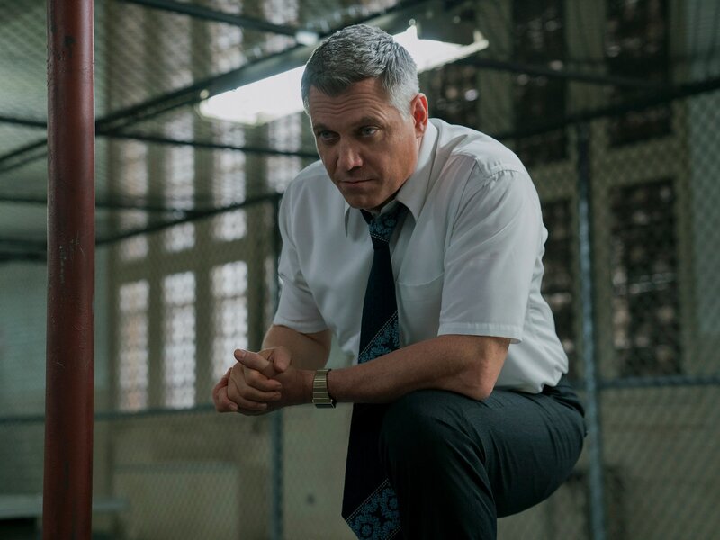 8 seriali na Netflix, które ludzie oglądają po kilka razy. Na maksa wciągają!