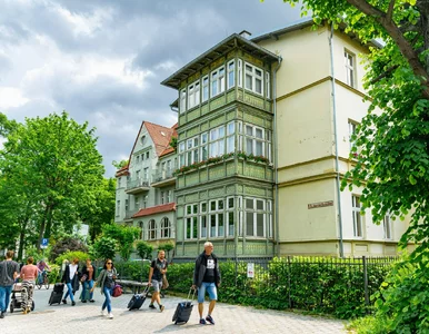 Miniatura: „Siedzą, włączają światło i telewizor"....