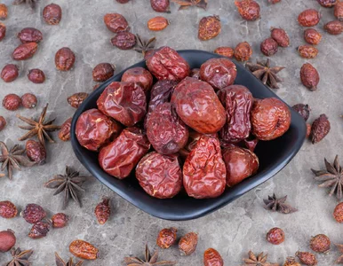 Miniatura: Mało kto po niego sięga. Ten owoc koi...