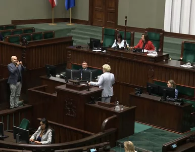 Miniatura: Napięta atmosfera w Sejmie. „Poseł cały...