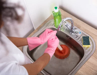 Miniatura: Hydraulik zdradził mi sposób na zapchany...