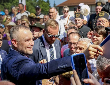 Miniatura: Sondaż. Polacy ocenili Nawrockiego. Widać...