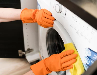 Miniatura: Wlej pół szklanki! Rozpuści pleśń i kamień...