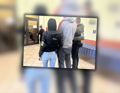 Miniatura: Pseudokibic na oczach dzieci rozebrał...