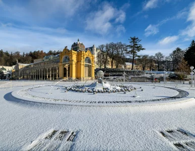 Miniatura: Nowy hotel w słynnym uzdrowisku. Bar na...