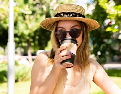 Miniatura: Pijesz je w upały? Zamiast gasić...